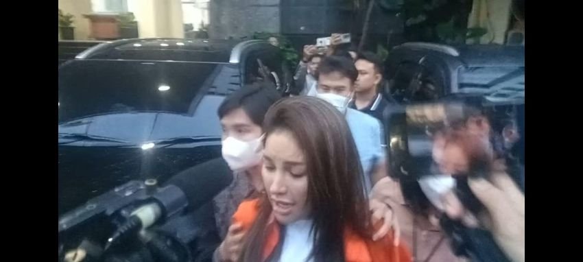 Polda Metro Jaya Periksa Nikita Mirzani 109 Pertanyaan, Ditahan dalam Kasus Pemerasan