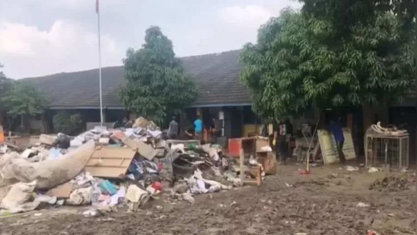 Banjir Luapan Kali Bekasi, Ujian PSAJ SMAN 21 Bekasi Ditunda hingga 9 April 2025