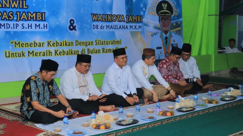 Kakanwil Ditjenpas Jambi dan Walikota Jambi Makan Bersama Warga Binaan Lapas Jambi saat Safari Ramadhan
