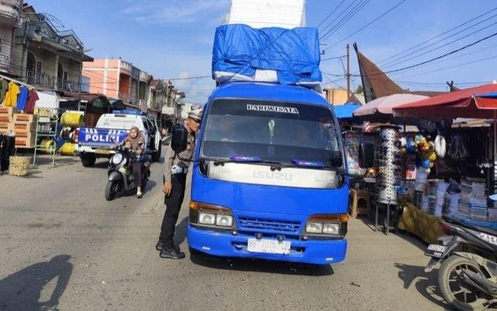 Satlantas Polres Padanglawas Sosialisasikan Mudik Aman dan Layanan Hotline 110 di Pasar Sibuhuan
