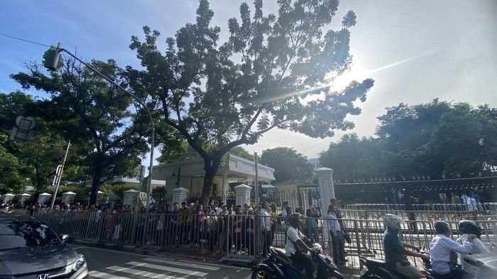 Antrean Panjang di Open House Istana Negara Picu Protes Warga, Dua Orang Pingsan