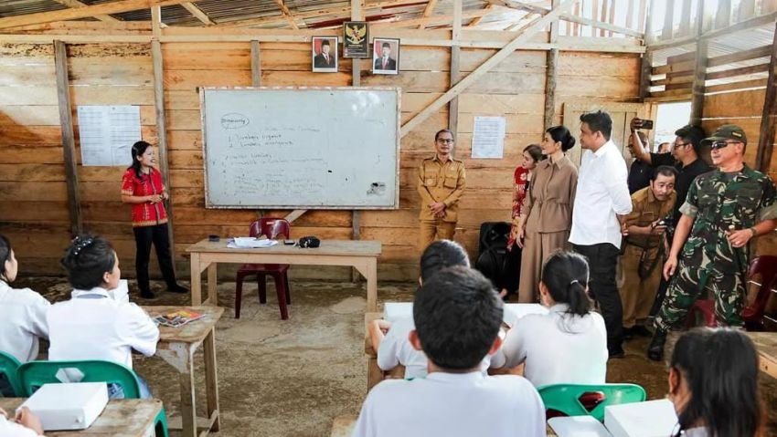 Gubernur Sumut Bobby Nasution Janji Perbaiki Gedung Sekolah SMKN 1 Gido di Nias