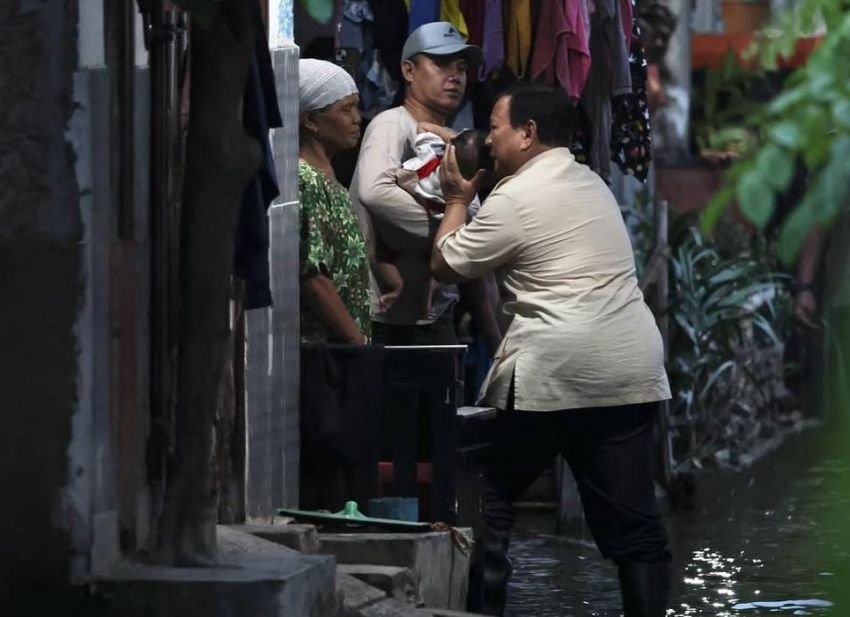 Prabowo Subianto Bersilaturahmi dengan Warga Bekasi, Berjanji Perbaiki Fasilitas Terendam Banjir