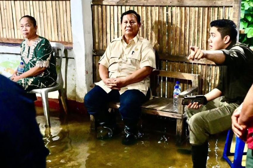 Presiden Prabowo Kunjungi Korban Banjir di Bekasi, Berbuka Puasa di Rumah Warga