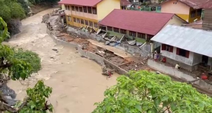 Padangsidimpuan Bangkit Setelah Banjir Bandang, Ratusan Relawan Bersihkan Sisa-Sisa Bencana