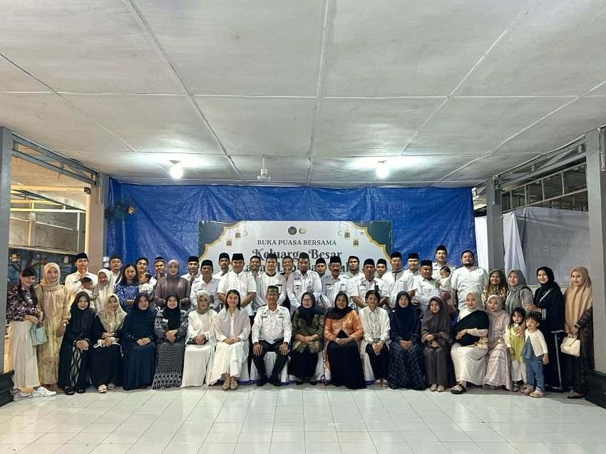 Buka Bersama dengan Lapas Labuhan Ruku, Kakanwil Ditjenpas Sumut Bagikan Sembako kepada Keluarga Warga Binaan dan Masyarakat Sekitar