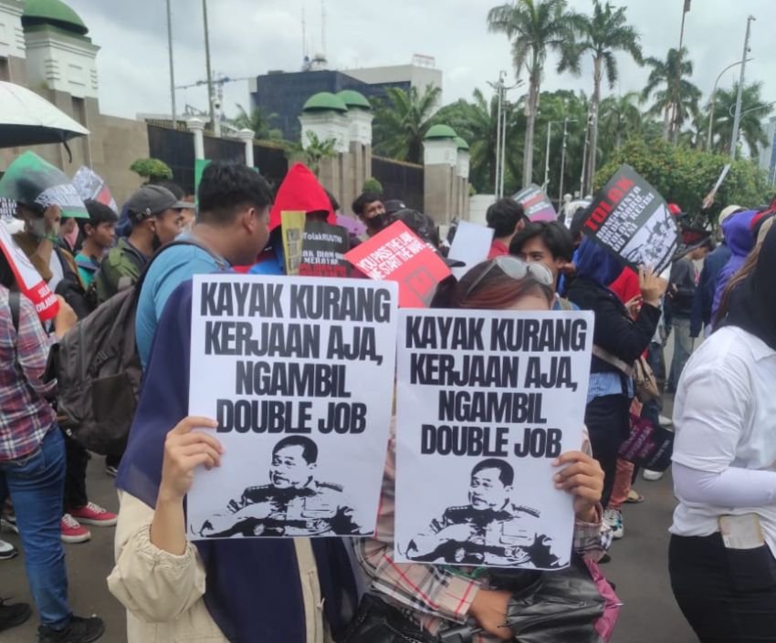 Ratusan Kader GMNI Gruduk DPR RI Tolak UU TNI