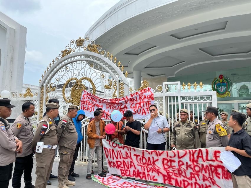 Koalisi Aksi Mahasiswa Tuntut Pencopotan Kadisdik Sumut dan Usut Dugaan Korupsi DAK 2024