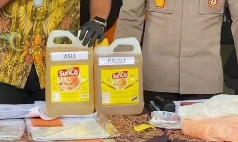 Polisi Ungkap Ciri-Ciri Minyak Goreng Sunco Palsu yang Beredar di Kabupaten Malang