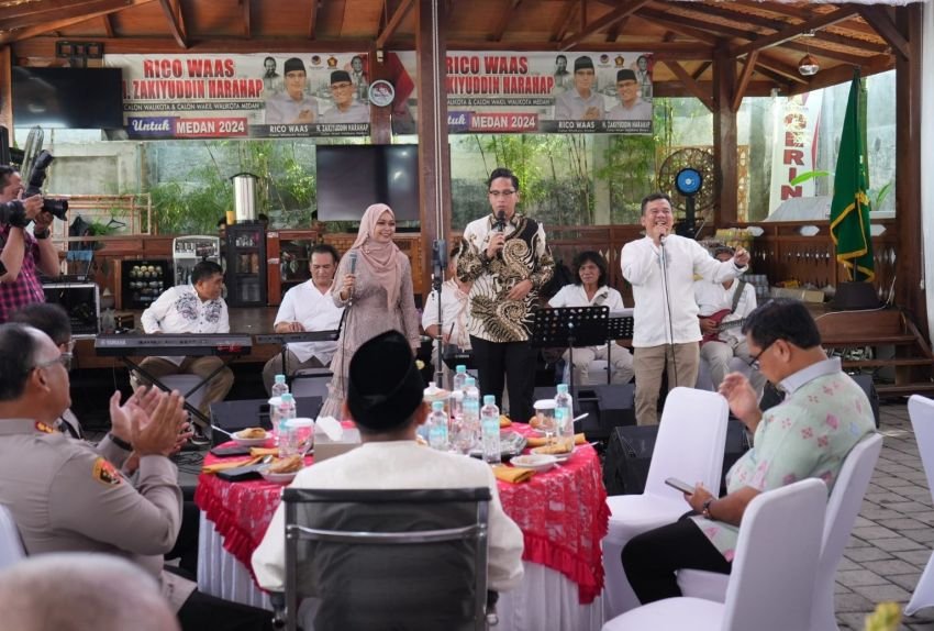 Wali Kota Medan Rico Waas Menyanyikan Lagu di Open House Hari Raya Idul Fitri 1446H