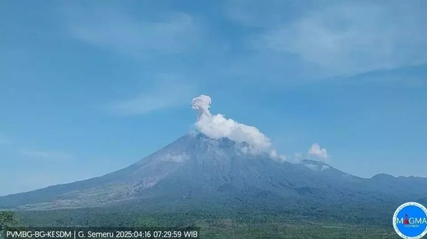 Gunung Semeru Kembali Erupsi, Warga Diminta Waspada Terhadap Potensi Bahaya
