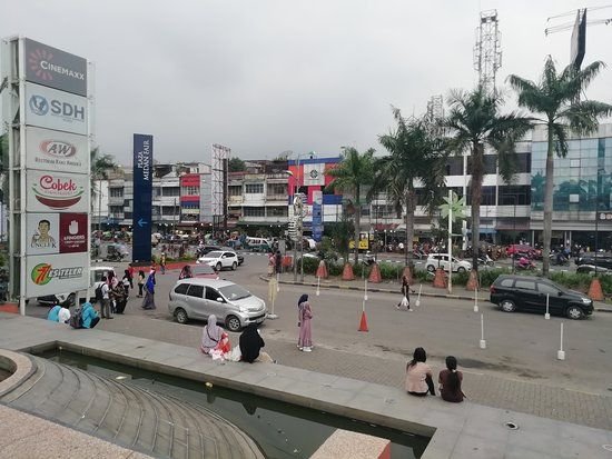Kepadatan Lalu Lintas Arus Balik Libur Lebaran di Jalan Gatot Subroto Medan