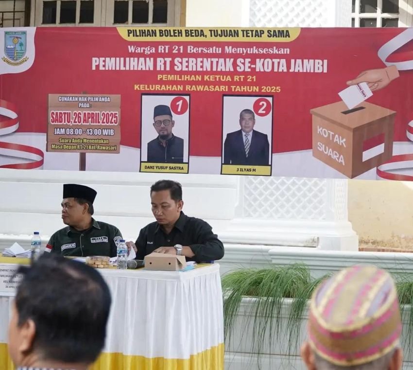 Pemilihan RT Serentak di Kota Jambi Dimulai, Wali Kota Maulana Tinjau Langsung Proses Pencoblosan
