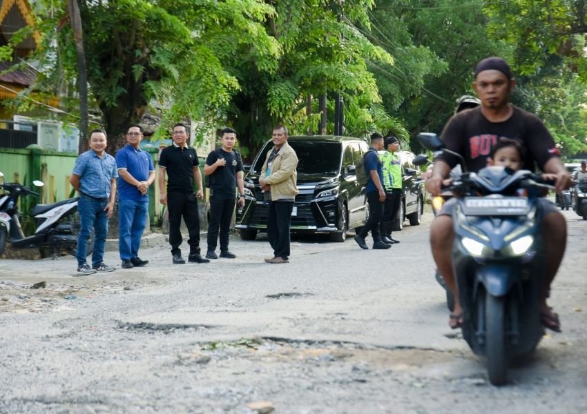 Wakil Wali Kota Medan Zakiyuddin Harahap Tinjau Jalan Rusak dan Drainase di Helvetia Timur: Segera Diperbaiki!