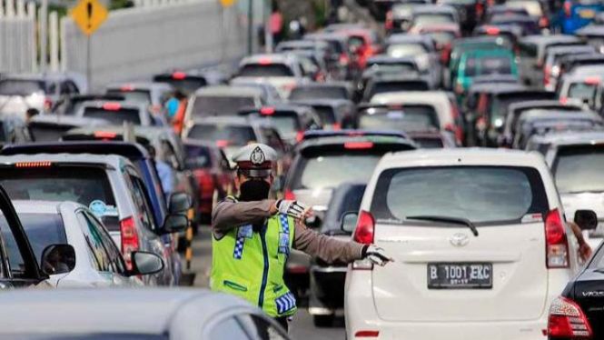 Kepadatan Lalu Lintas di Sejumlah Ruas Tol Menuju Jakarta Pagi Ini