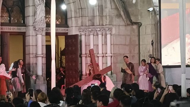Jalan Salib Kreatif Bertajuk Mater Purissima, Refleksi Haru Jumat Agung di Gereja Katedral Jakarta