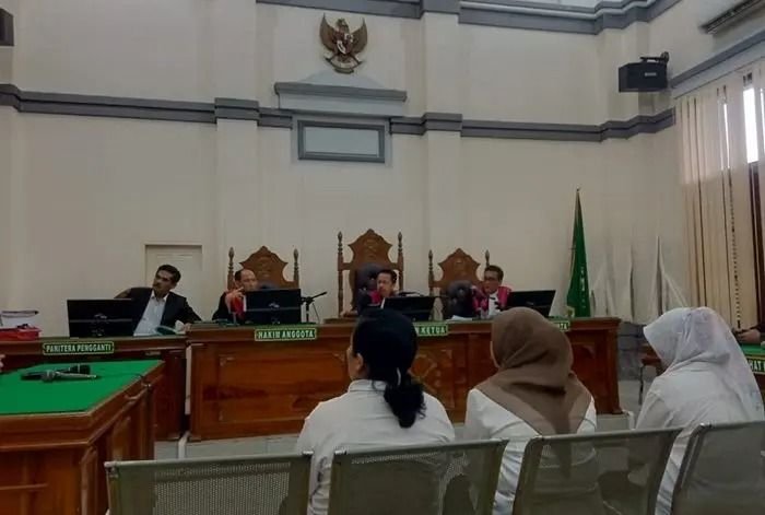 Eks Kadinkes Tapteng dan Dua Bawahan Dituntut 2 Tahun Penjara dalam Kasus Korupsi Dana BOK dan Jaspel