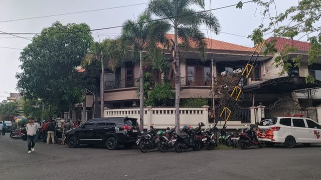 KPK Geledah Rumah Anggota DPD La Nyalla Mattalitti