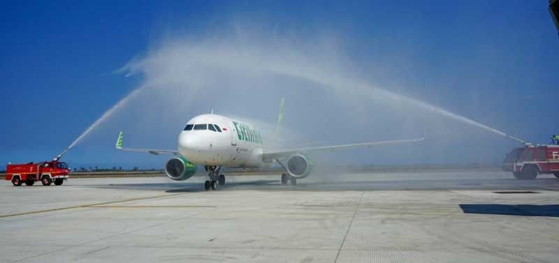 Water Salute, Tradisi Memandikan Pesawat untuk Momen Bersejarah di Dunia Penerbangan