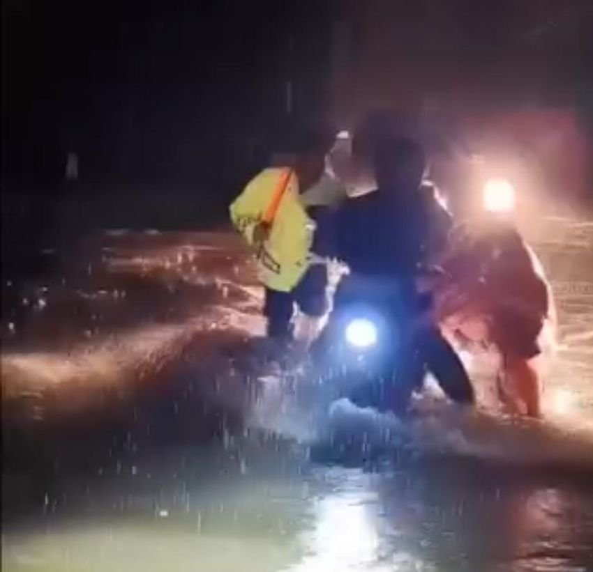 Banjir di Km 9,5 Jalan Medan-Pematangsiantar Kian Parah, Sat Lantas Imbau Pengendara Waspada