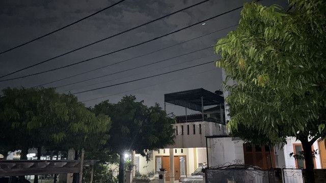 Bau Menyengat Gegerkan Warga Bekasi dan Jakarta Timur, BPBD Lakukan Investigasi di Kali Bekasi