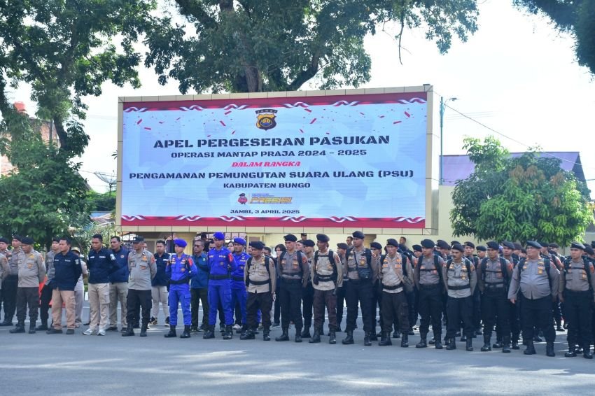 Polda Jambi Gelar Apel Pergeseran Pasukan untuk Pengamanan PSU di Kabupaten Bungo