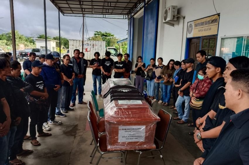 Riston Tewas Dibantai KKB Saat Bersihkan Mesin Tambang, Jenazahnya Dipikul 10 Jam Lewat Hutan Papua