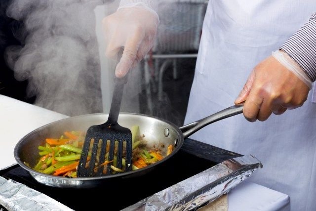 Masak Dengan Alat Besi Dapat Tambah Zat Besi? Fakta Atau Mitos?