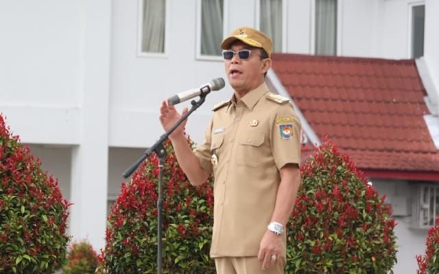 Bupati Tapsel Tegaskan Disiplin Pegawai, Ancaman Sanksi Tegas Mulai Diberlakukan!