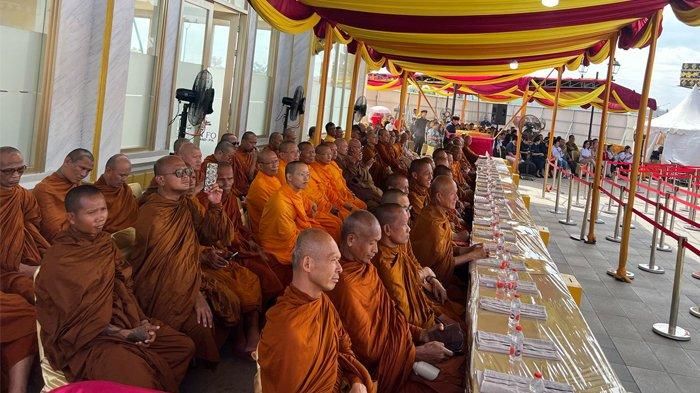 Bhikkhu Thudong Singgah di PIK2, Soegiandi: Ajarkan Kita Hidup Sederhana dan Menghargai Perbedaan