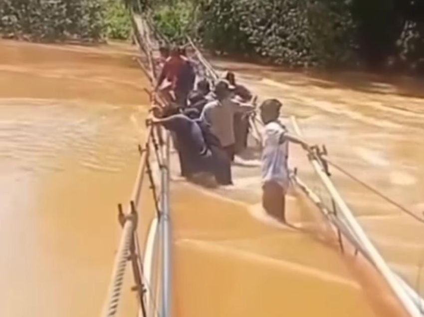 Jembatan Gantung Putus, Satu Desa di Konawe Utara Terisolir Akibat Banjir