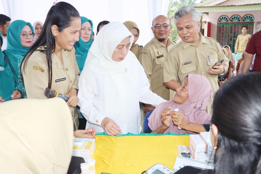 Kunjungi Posyandu di Batubara, Wakil Ketua TP Posyandu Sumut Bergembira Bersama Para Lansia