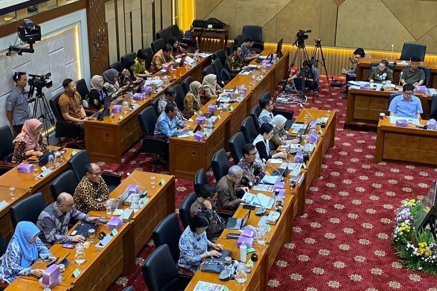 &ldquo;Bukan Kasus Kecil, Pak Menteri!&rdquo; Anggota DPR Tegur Menkes Soal Kasus P6rkos44n oleh Dokter PPDS