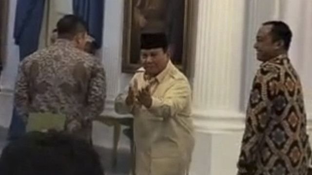 Usai Temui Wakil PM Malaysia, Presiden Prabowo Joget Silat di Istana Merdeka