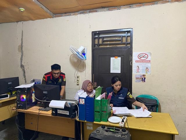 Kejari Mesuji Geledah Kantor Bawaslu Terkait Dugaan Korupsi Dana Hibah Rp11,2 Miliar