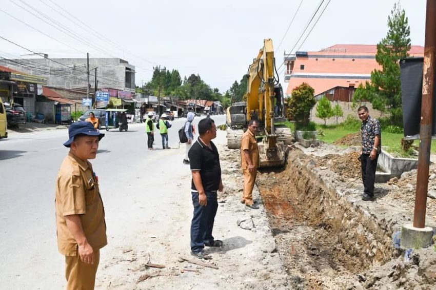 Pemkab Toba Bangun Saluran Drainase untuk Atasi Genangan Air di Jalinsum Doloksanggul-Siborongborong