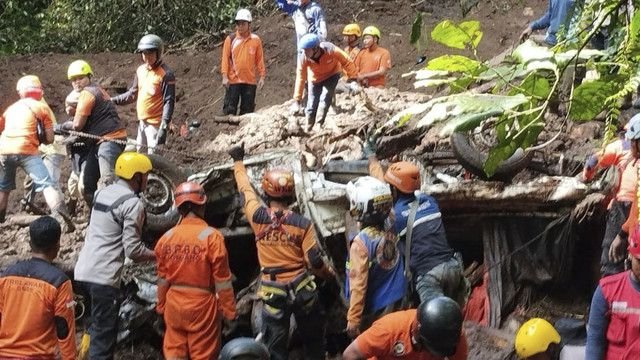 Tragedi Longsor Jalur Cangar-Pacet, 10 Orang Meninggal Dunia