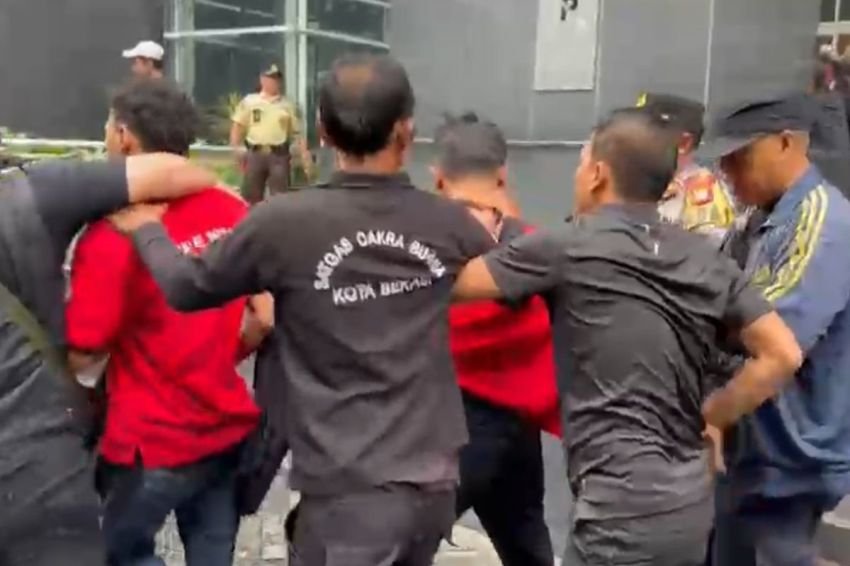Satgas PDI-P Amankan Penyusup di Sidang Hasto Kristiyanto, Terungkap Dibayar Rp 50.000