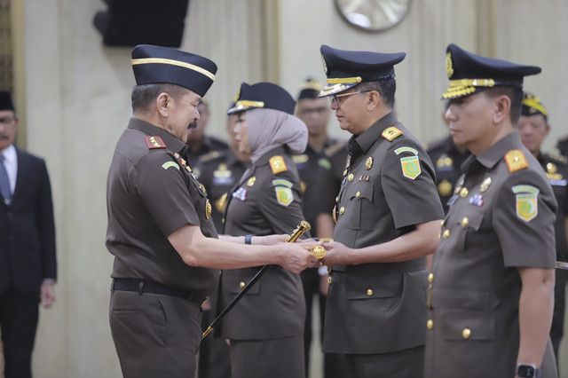 Jaksa Agung Lantik 6 Kajati Baru, Ingatkan Jangan Langgar Hukum