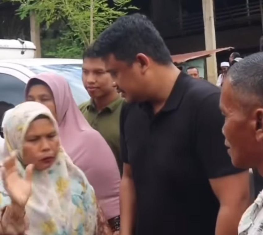 Gubsu Bobby Nasution Tinjau Jalan Rusak 20 Tahun Tak Tersentuh di Paluta-Tapsel, Warga Curhat Sembako Mahal dan Anak-anak Susah Sekolah
