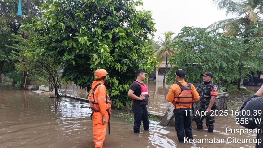 Sungai Meluap di Citeureup Bogor, 174 Warga Terdampak Banjir Mendadak Sore Ini