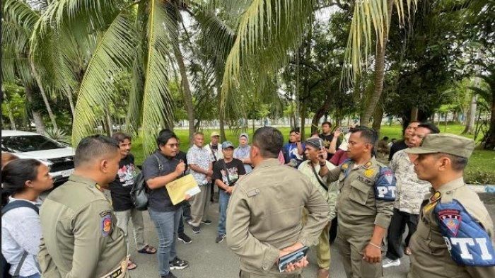 Warga Protes Penyegelan Pemkab Deli Serdang: Tuduh Pemakaman Nirvana Rampas Lahan Pertanian
