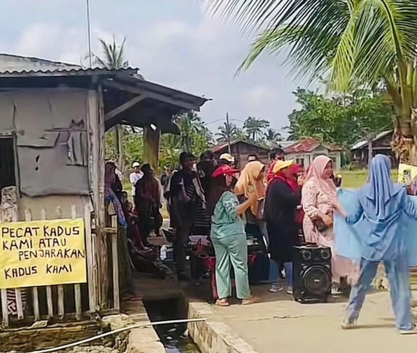 Warga Desa Perlis Laporkan Oknum Kadus ke Polres Langkat atas Dugaan Pemalsuan Tandatangan Bansos BBM