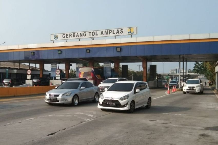 Kepadatan Terjadi di Gerbang Tol Amplas Medan pada Arus Balik Lebaran