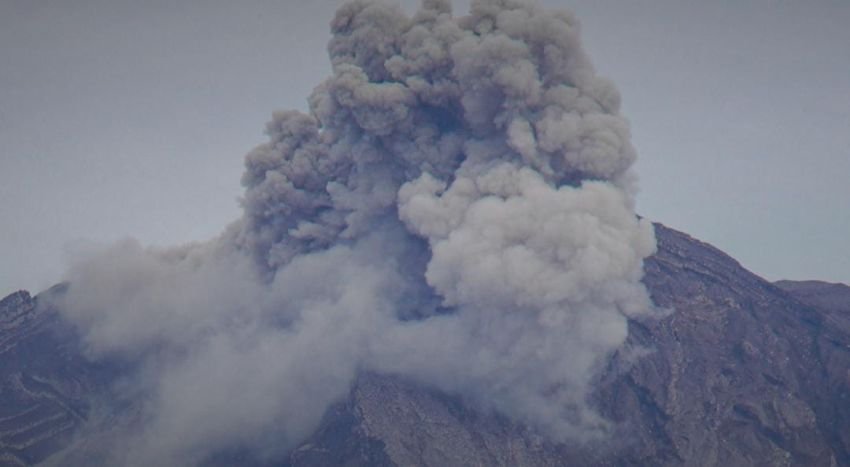 Gunung Semeru Erupsi, Lontarkan Abu Vulkanik Setinggi 900 Meter