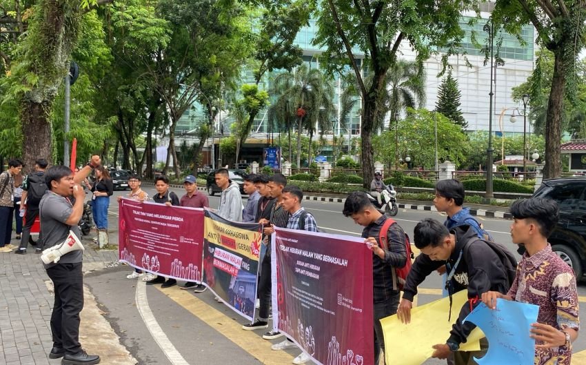 Puluhan Mahasiswa Desak DPRD Medan Tutup Dua Tempat Hiburan Malam Diduga Langgar Aturan