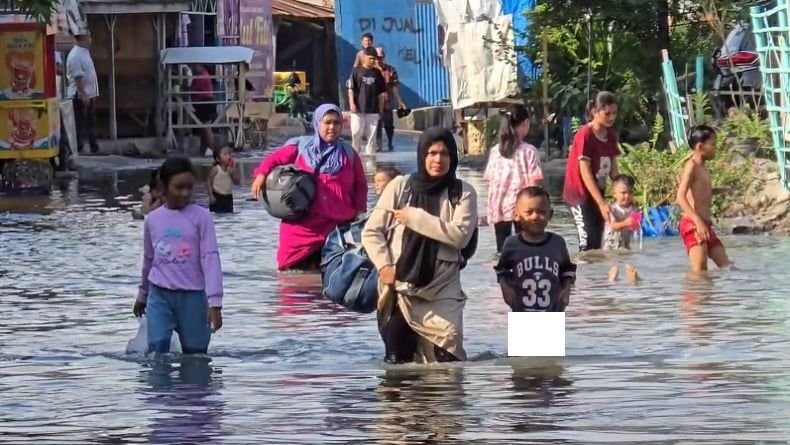 Banjir Rob Landa Medan Belawan Saat Lebaran, Warga Terganggu Tradisi Silaturahmi