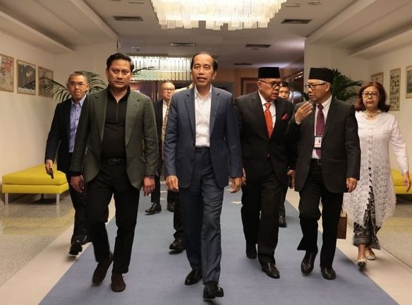 Jokowi Diutus Prabowo Hadiri Pemakaman Paus, PAN: Tidak Ada Matahari Kembar