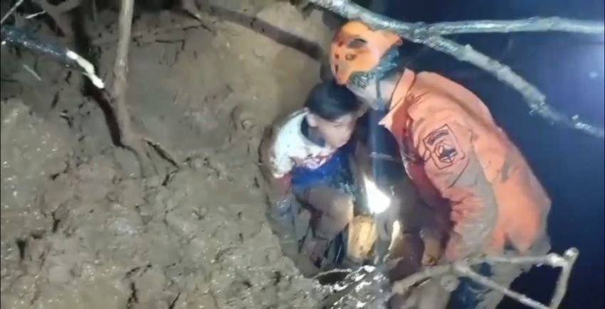 Longsor Tutup Jalur Nasional Majalengka-Kuningan, Dua Pengendara Luka-Luka