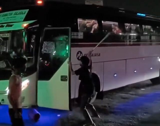 Dua Pengamen Serang Bus Primajasa di Cikupa Tangerang, Polisi Buru Pelaku!